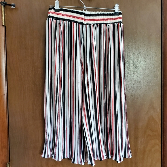High Waisted Pinstripe Black White Burnt Orange Flowy Capri Pants - Picture 2 of 2